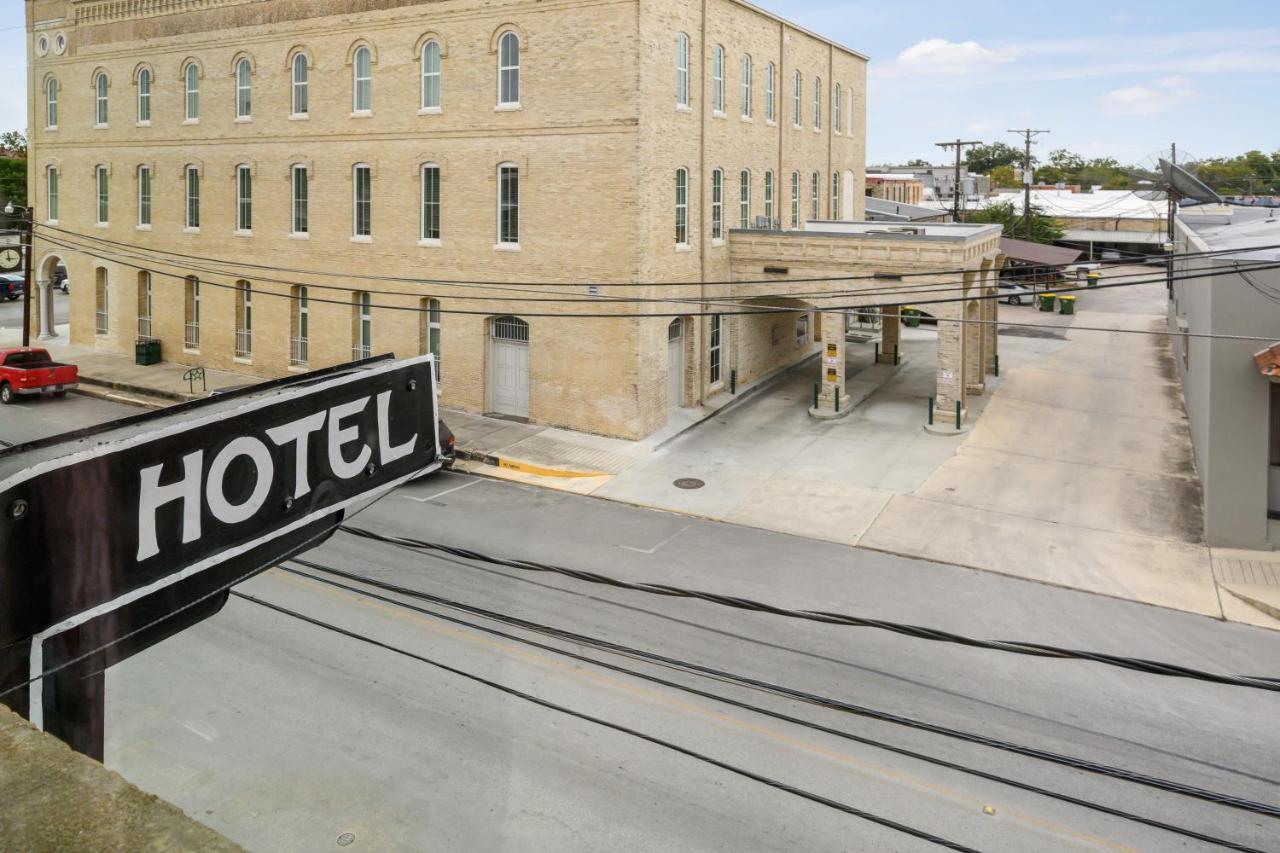 The Alcalde Hotel By Oyo Gonzales Exterior photo